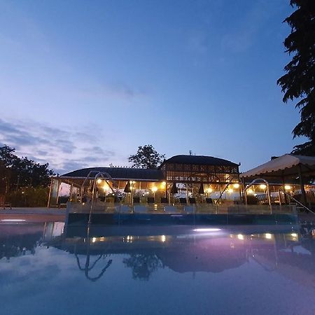 Hotel Villa Beccaris Monforte dʼAlba Esterno foto