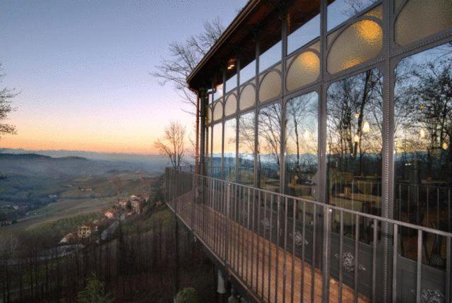 Hotel Villa Beccaris Monforte dʼAlba Esterno foto
