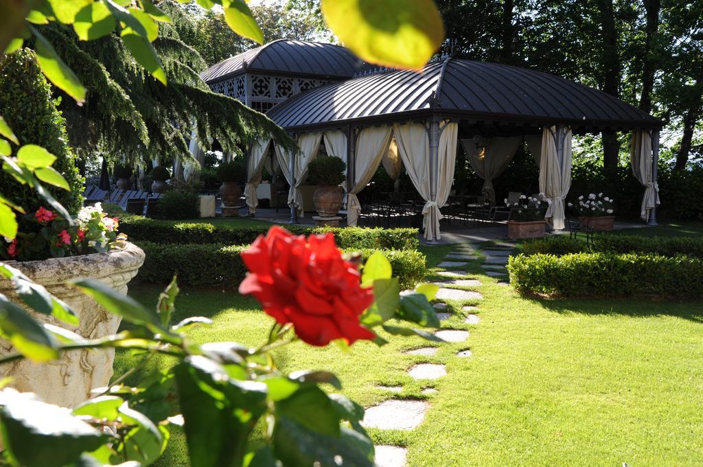 Hotel Villa Beccaris Monforte dʼAlba Esterno foto