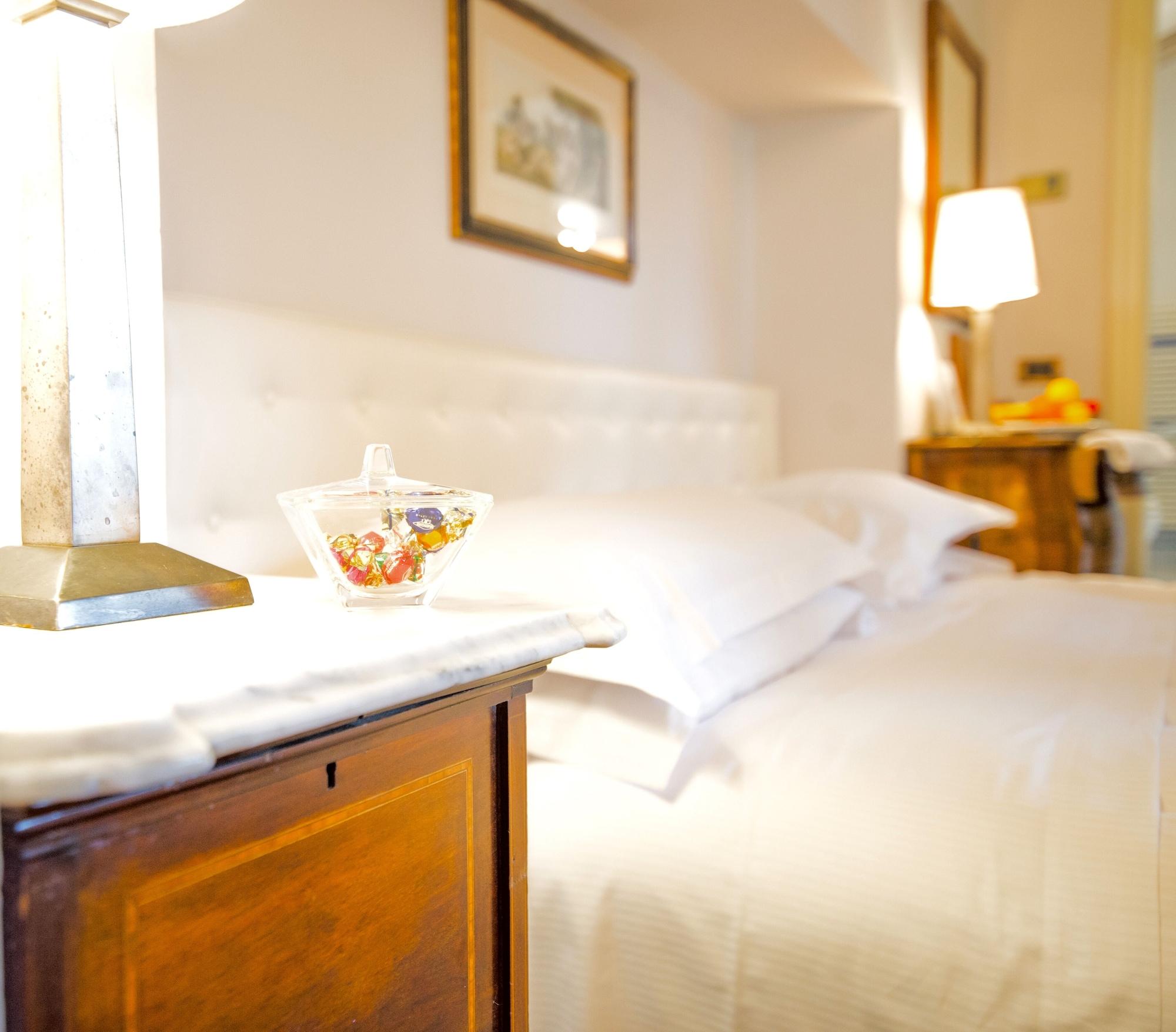 Hotel Villa Beccaris Monforte dʼAlba Esterno foto