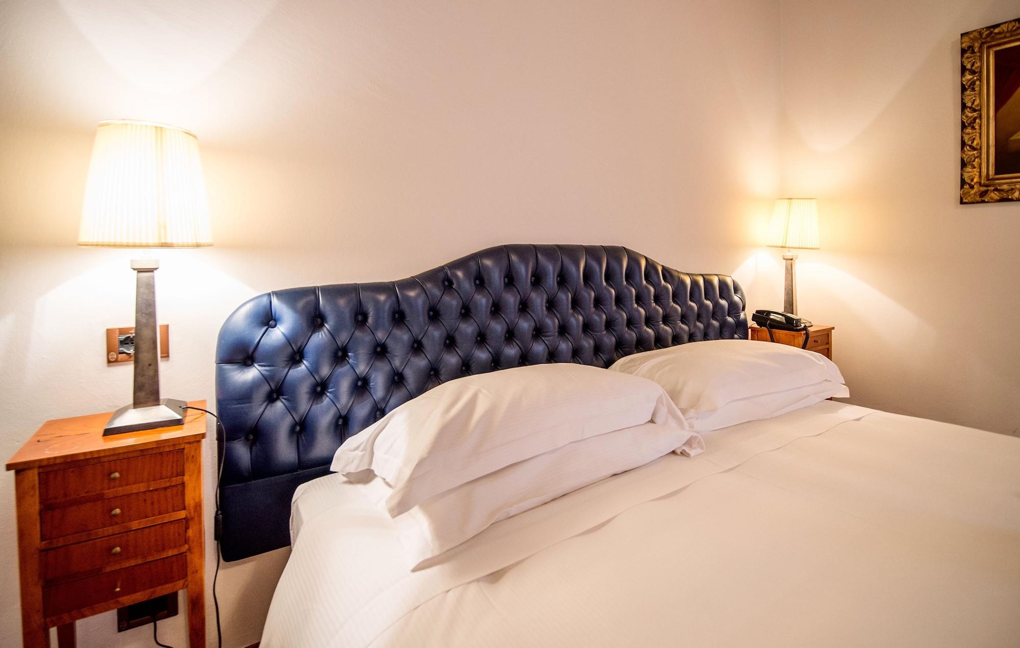 Hotel Villa Beccaris Monforte dʼAlba Esterno foto
