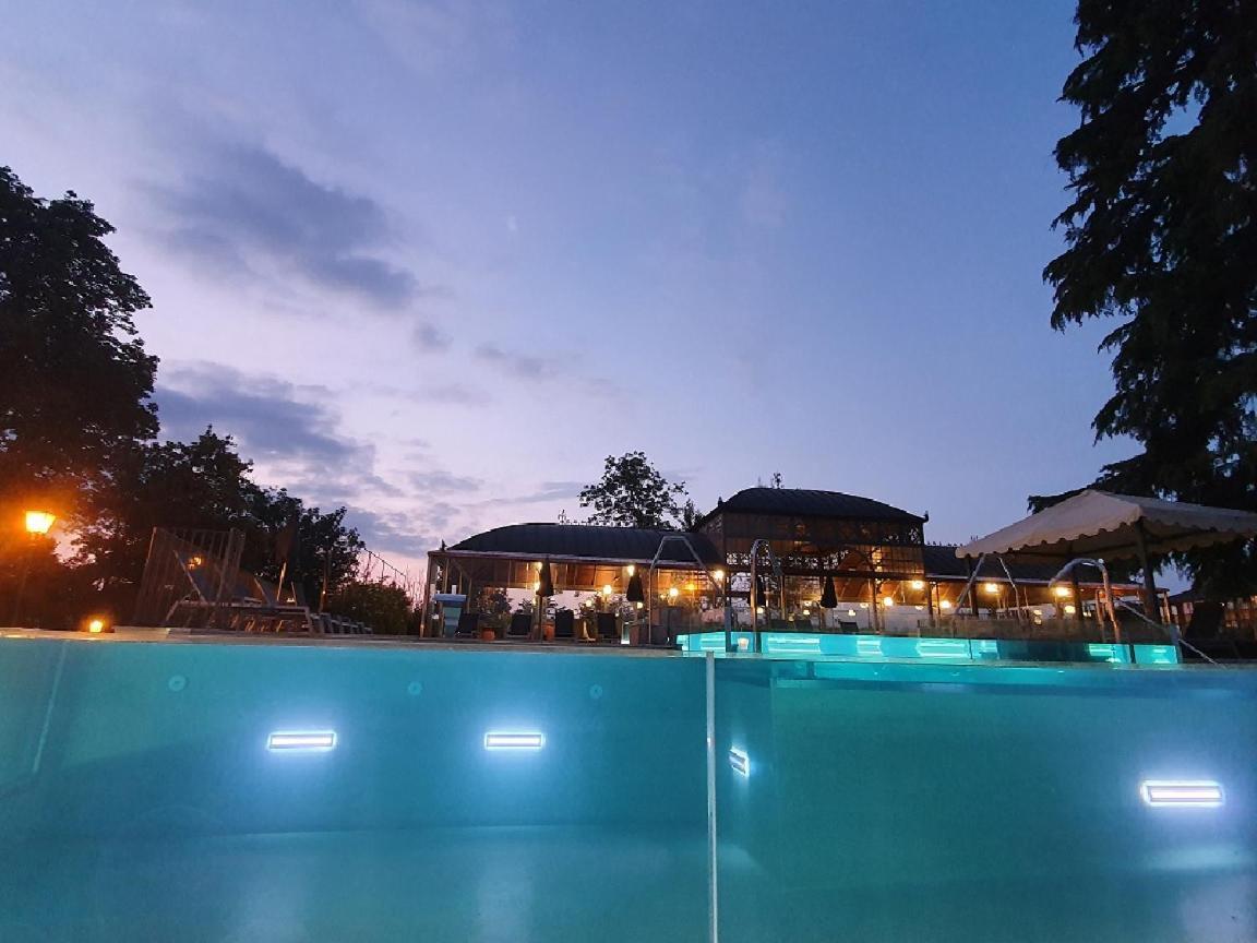 Hotel Villa Beccaris Monforte dʼAlba Esterno foto