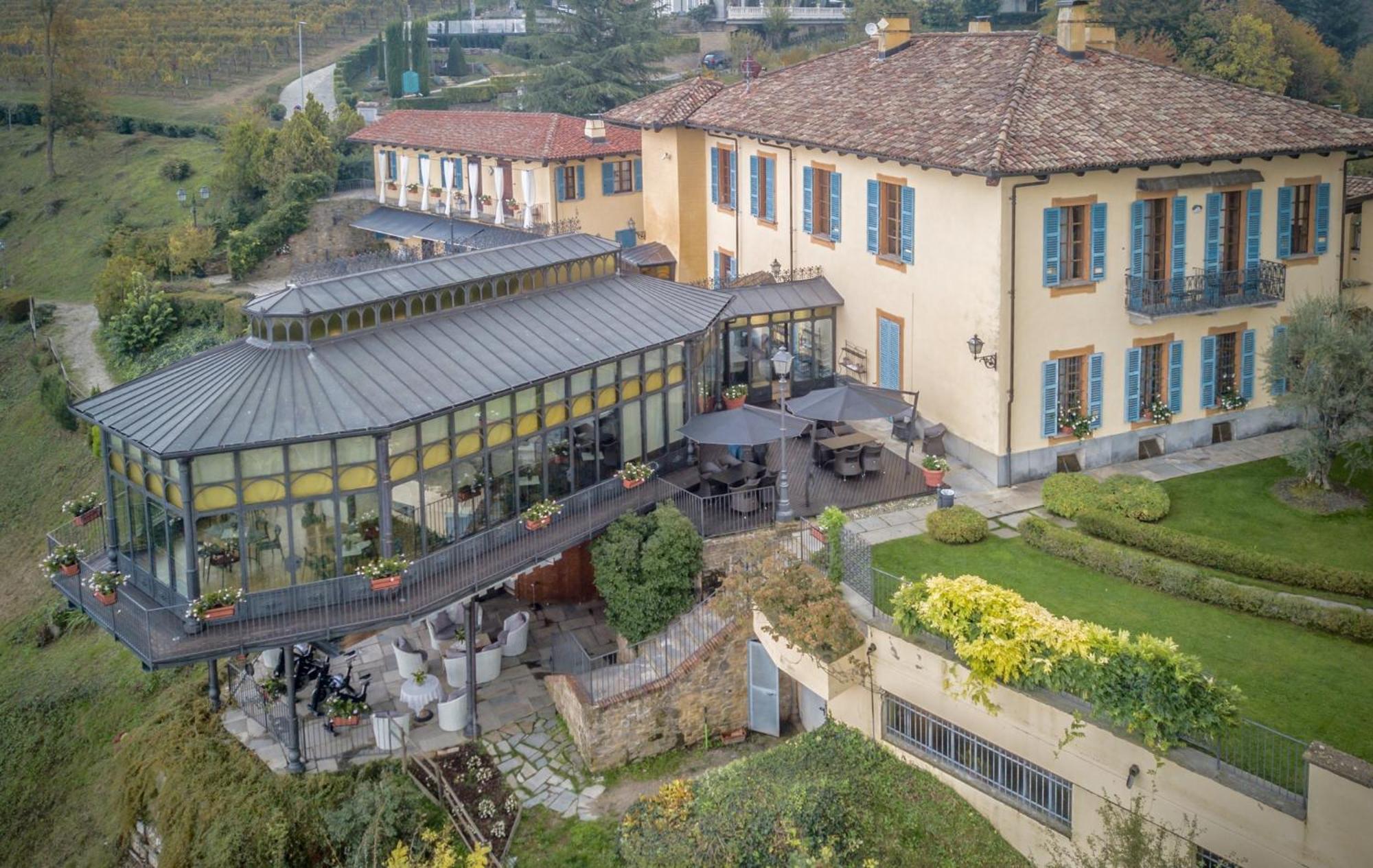 Hotel Villa Beccaris Monforte dʼAlba Esterno foto