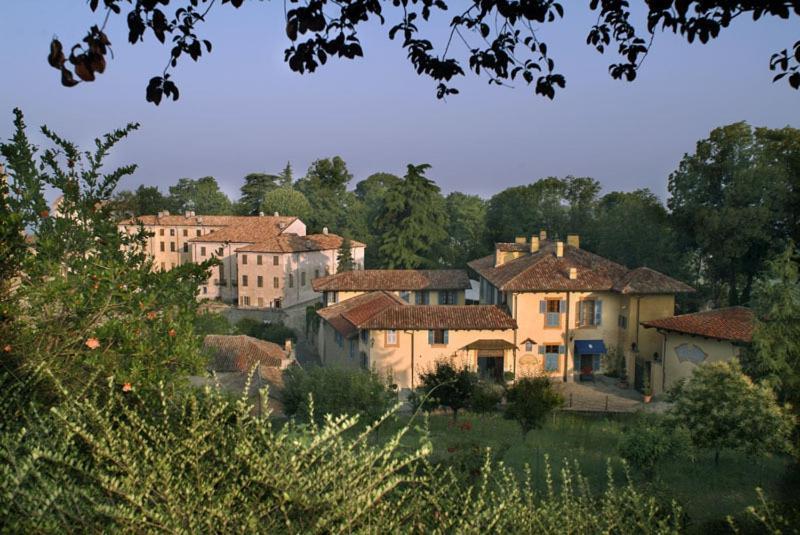Hotel Villa Beccaris Monforte dʼAlba Esterno foto