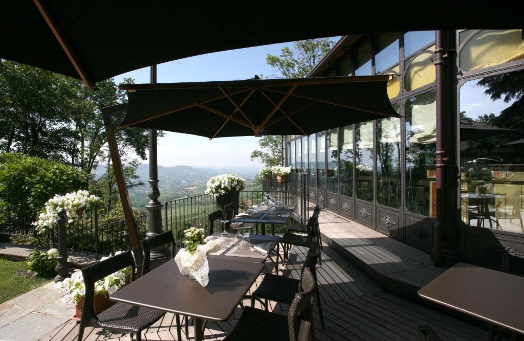 Hotel Villa Beccaris Monforte dʼAlba Esterno foto