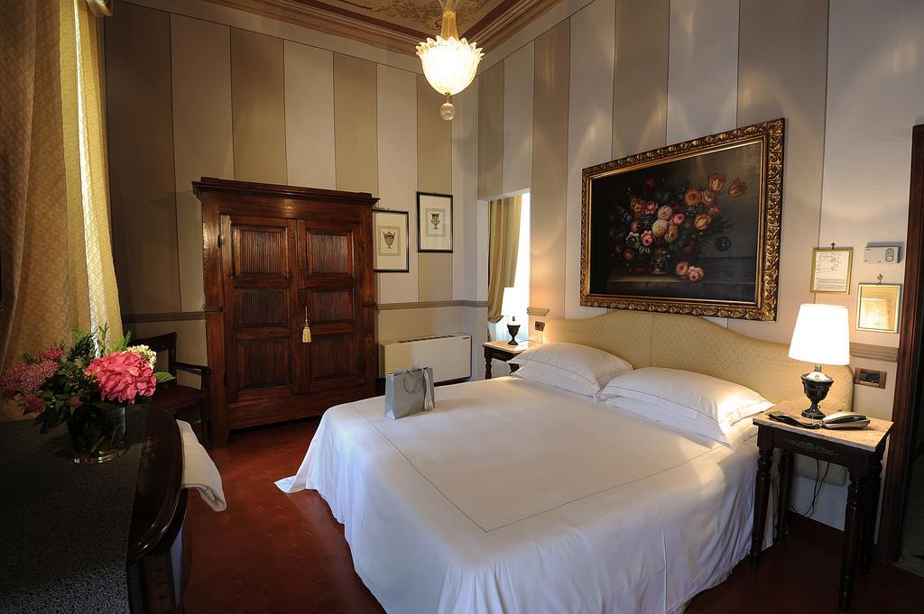 Hotel Villa Beccaris Monforte dʼAlba Esterno foto
