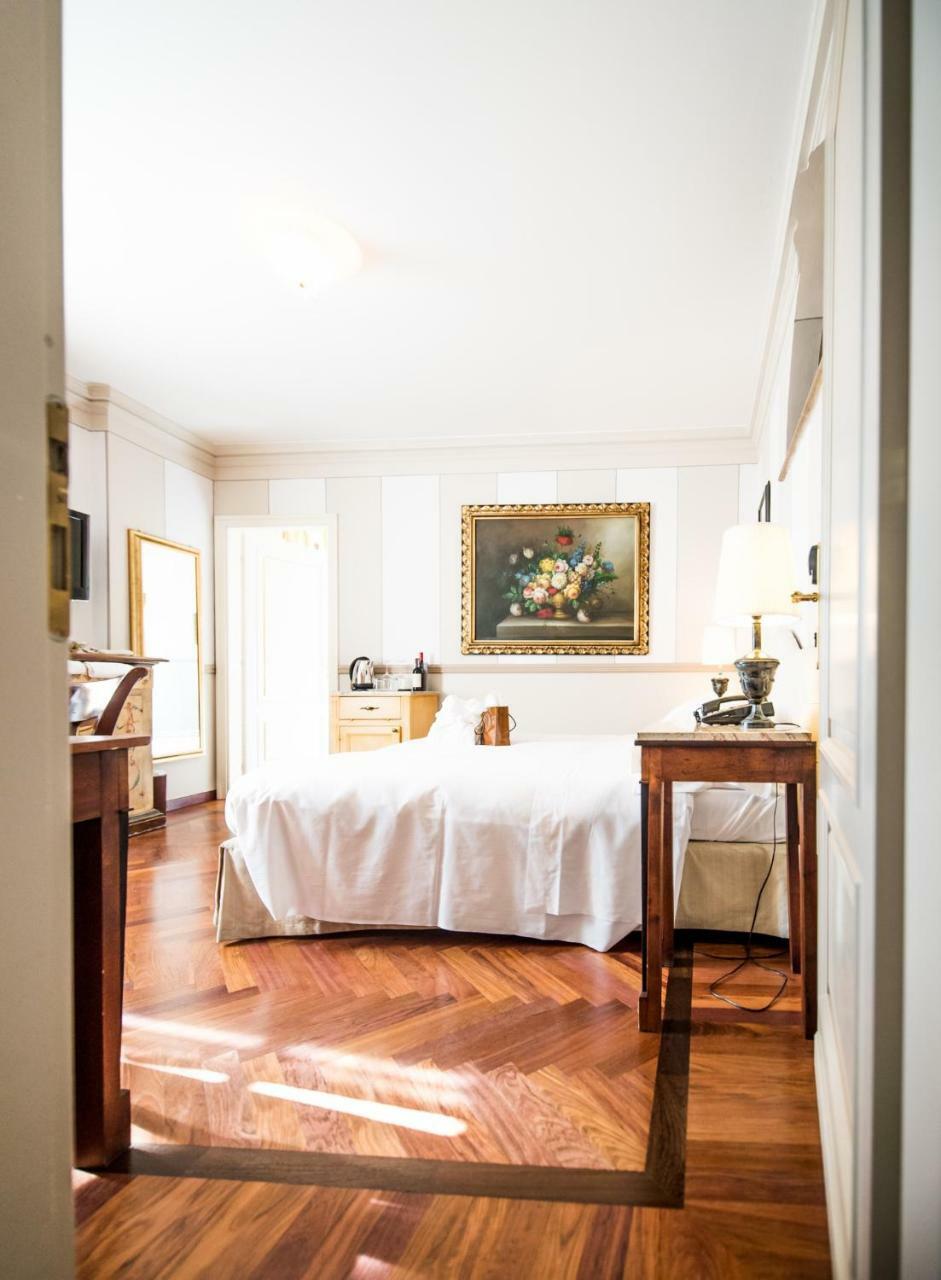 Hotel Villa Beccaris Monforte dʼAlba Esterno foto