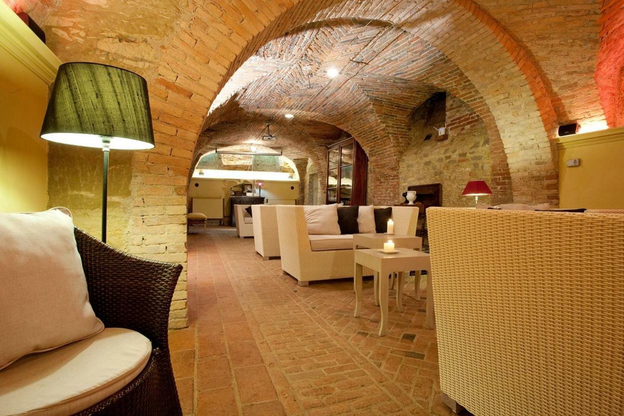Hotel Villa Beccaris Monforte dʼAlba Esterno foto
