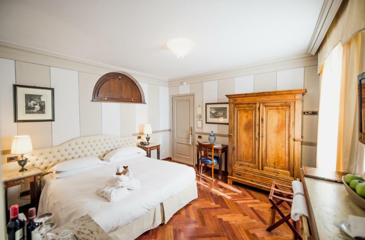 Hotel Villa Beccaris Monforte dʼAlba Esterno foto