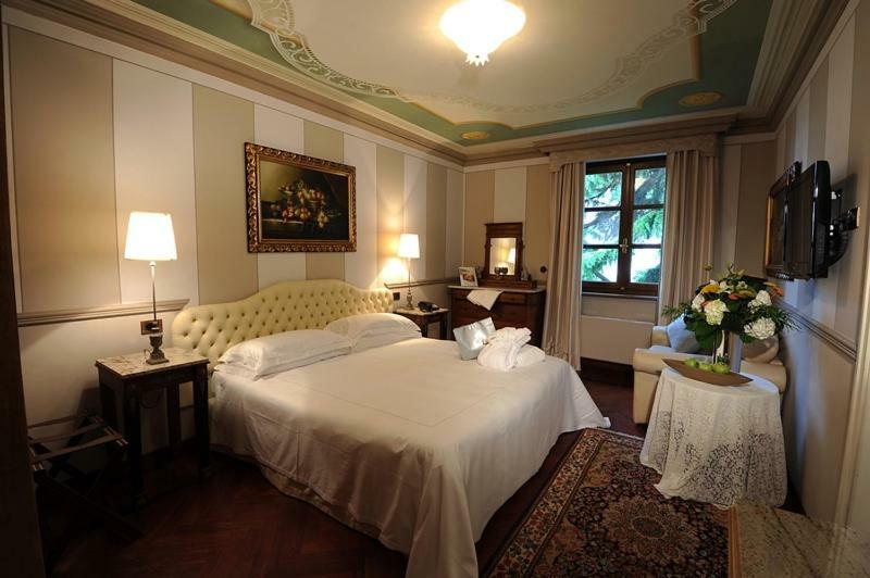Hotel Villa Beccaris Monforte dʼAlba Esterno foto