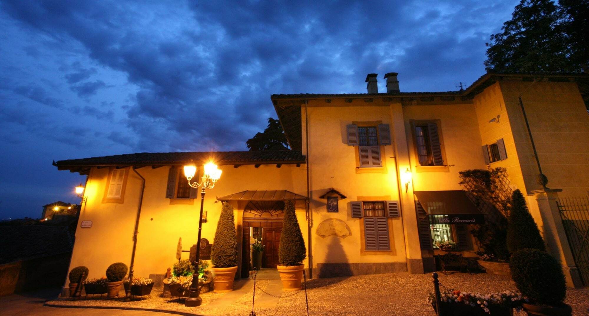 Hotel Villa Beccaris Monforte dʼAlba Esterno foto