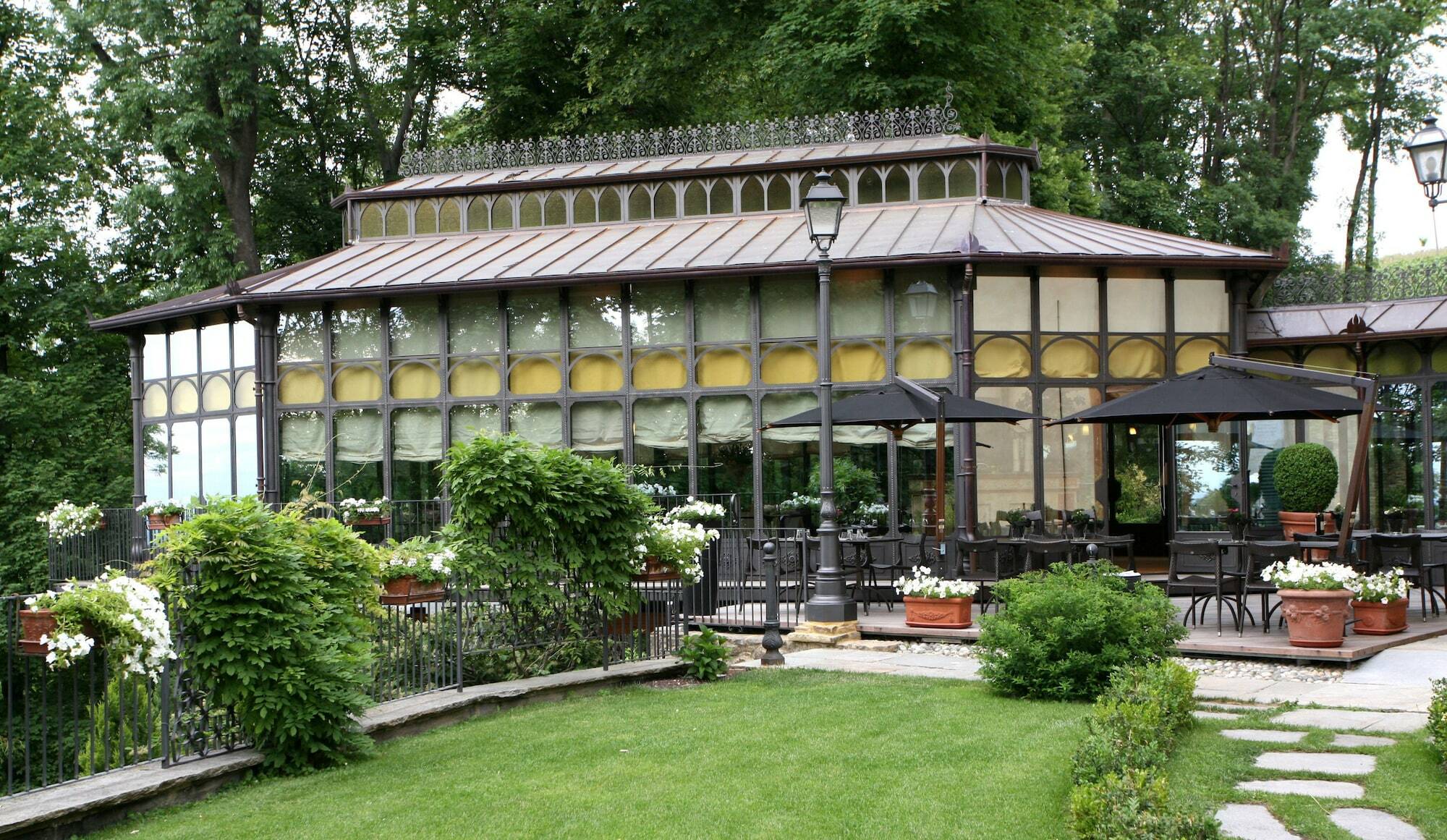 Hotel Villa Beccaris Monforte dʼAlba Esterno foto