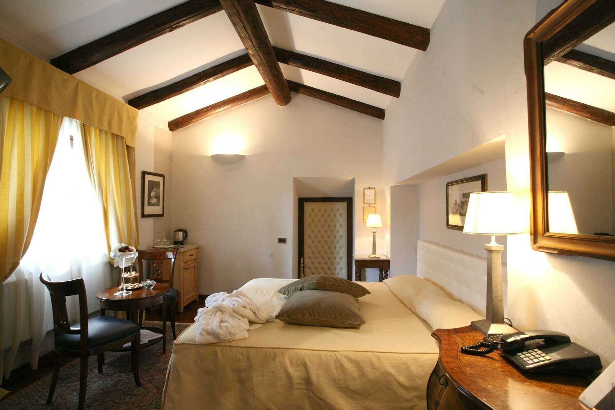 Hotel Villa Beccaris Monforte dʼAlba Esterno foto