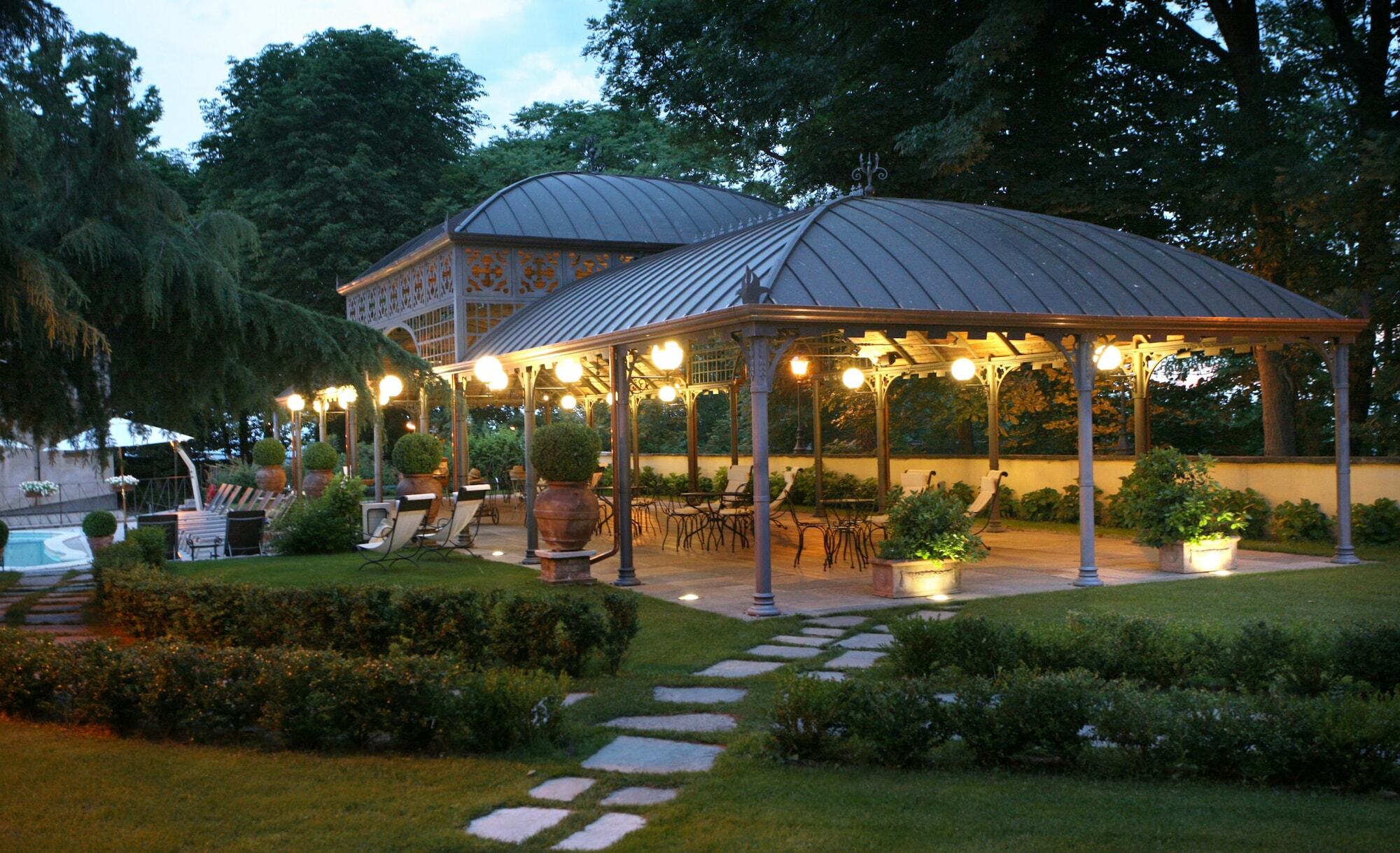 Hotel Villa Beccaris Monforte dʼAlba Esterno foto