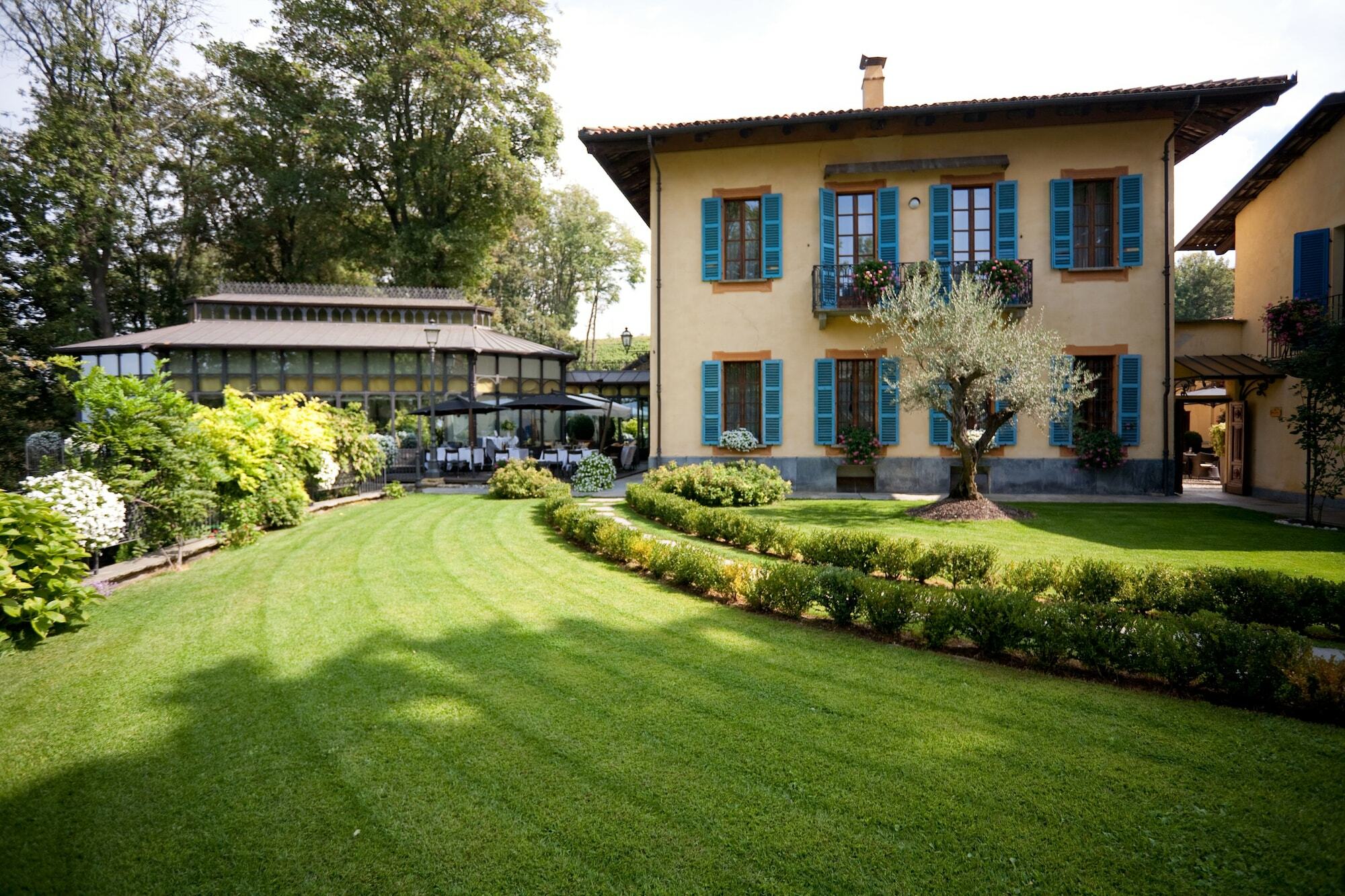 Hotel Villa Beccaris Monforte dʼAlba Esterno foto
