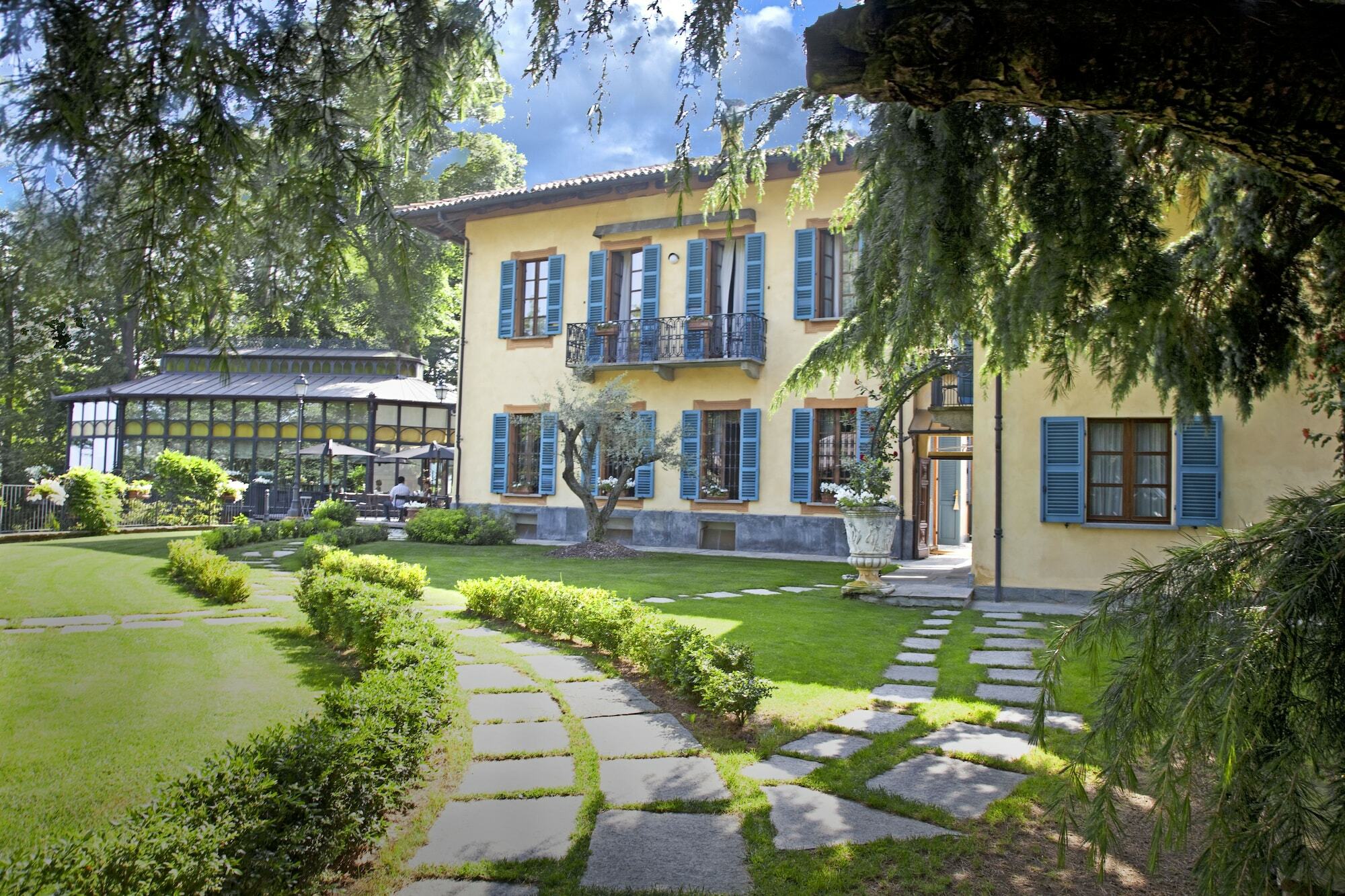 Hotel Villa Beccaris Monforte dʼAlba Esterno foto