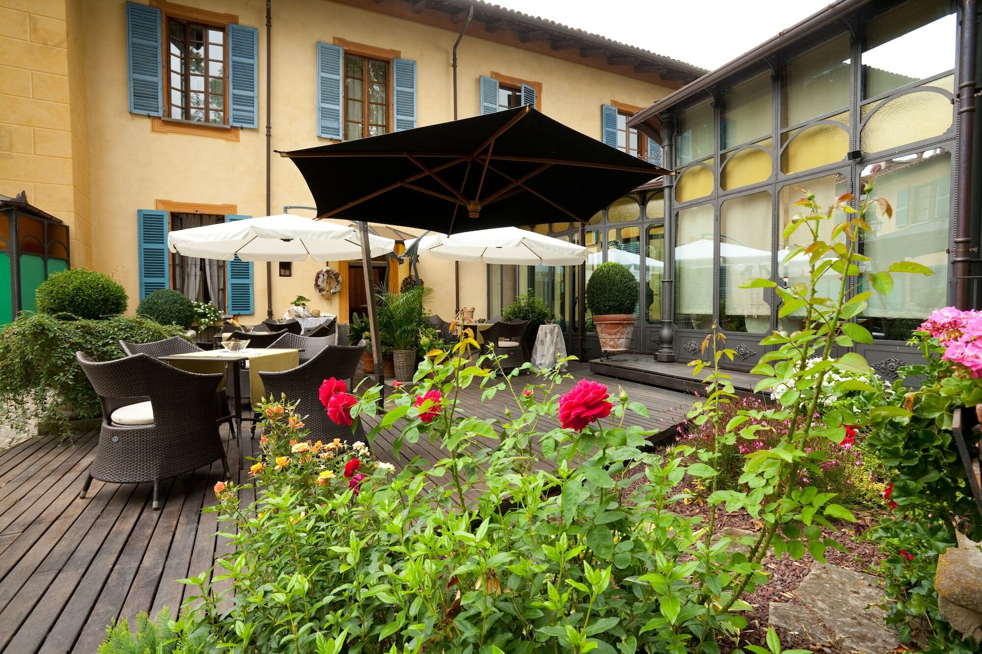Hotel Villa Beccaris Monforte dʼAlba Esterno foto