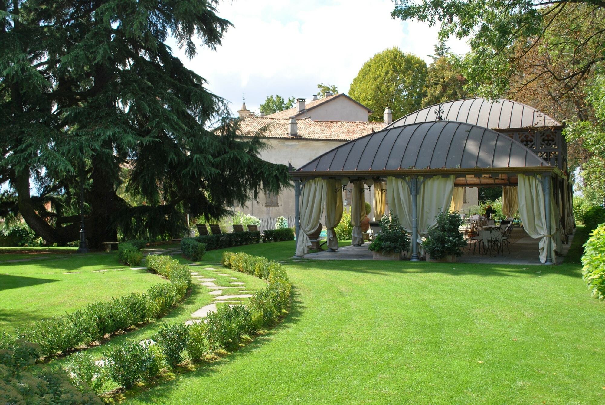 Hotel Villa Beccaris Monforte dʼAlba Esterno foto
