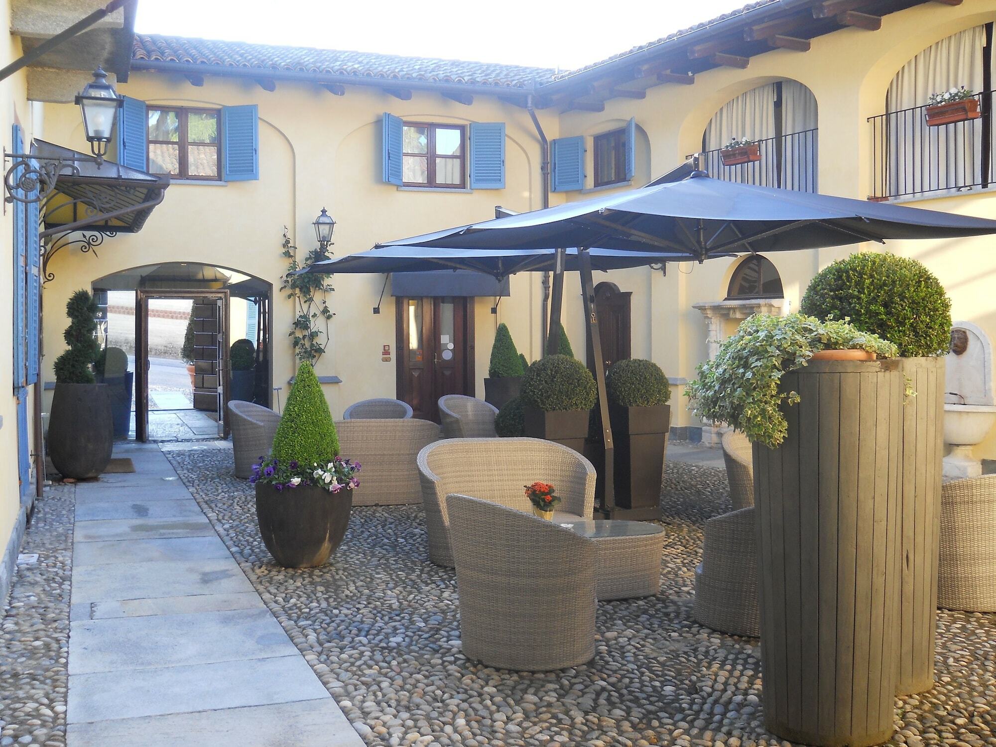 Hotel Villa Beccaris Monforte dʼAlba Esterno foto