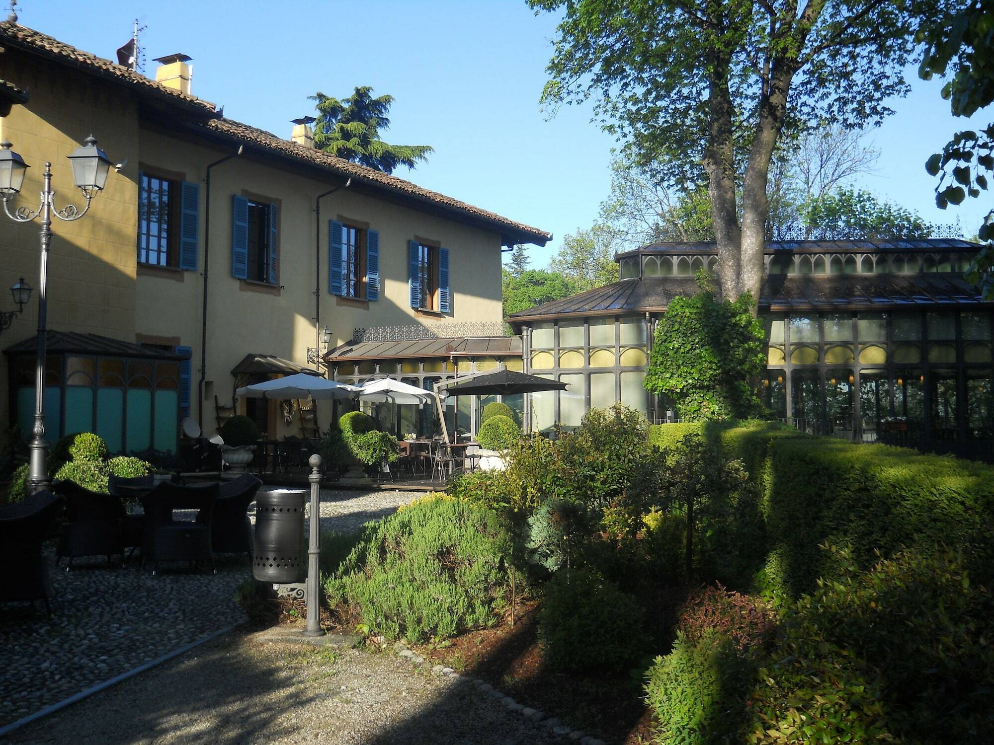 Hotel Villa Beccaris Monforte dʼAlba Esterno foto