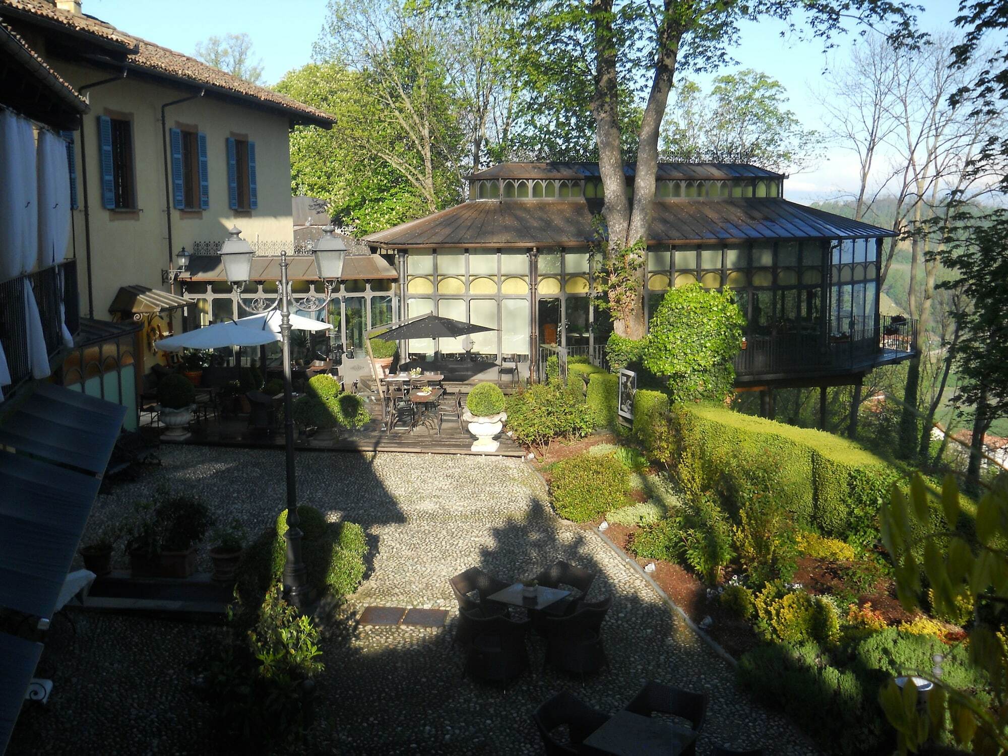 Hotel Villa Beccaris Monforte dʼAlba Esterno foto