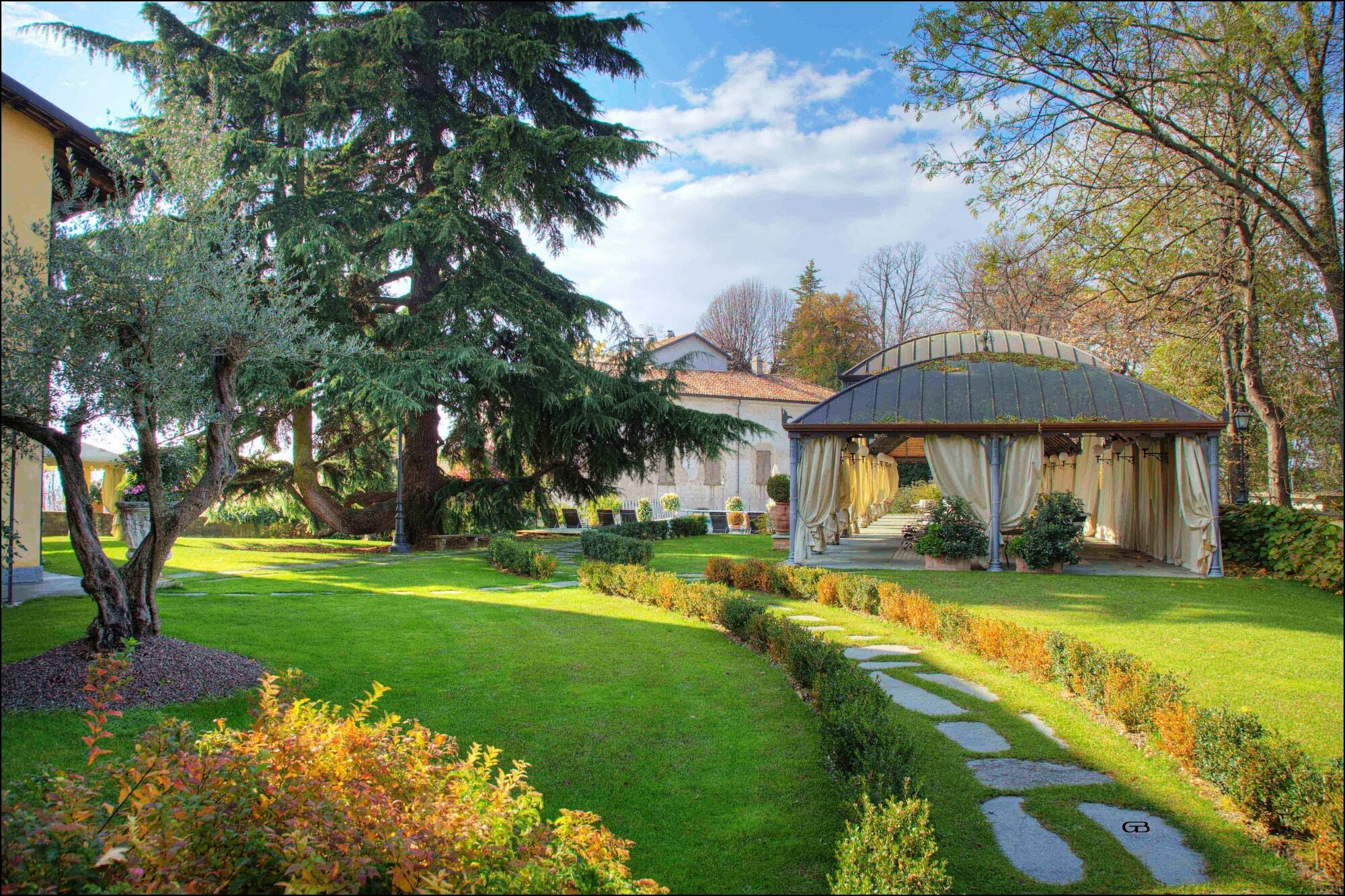 Hotel Villa Beccaris Monforte dʼAlba Esterno foto